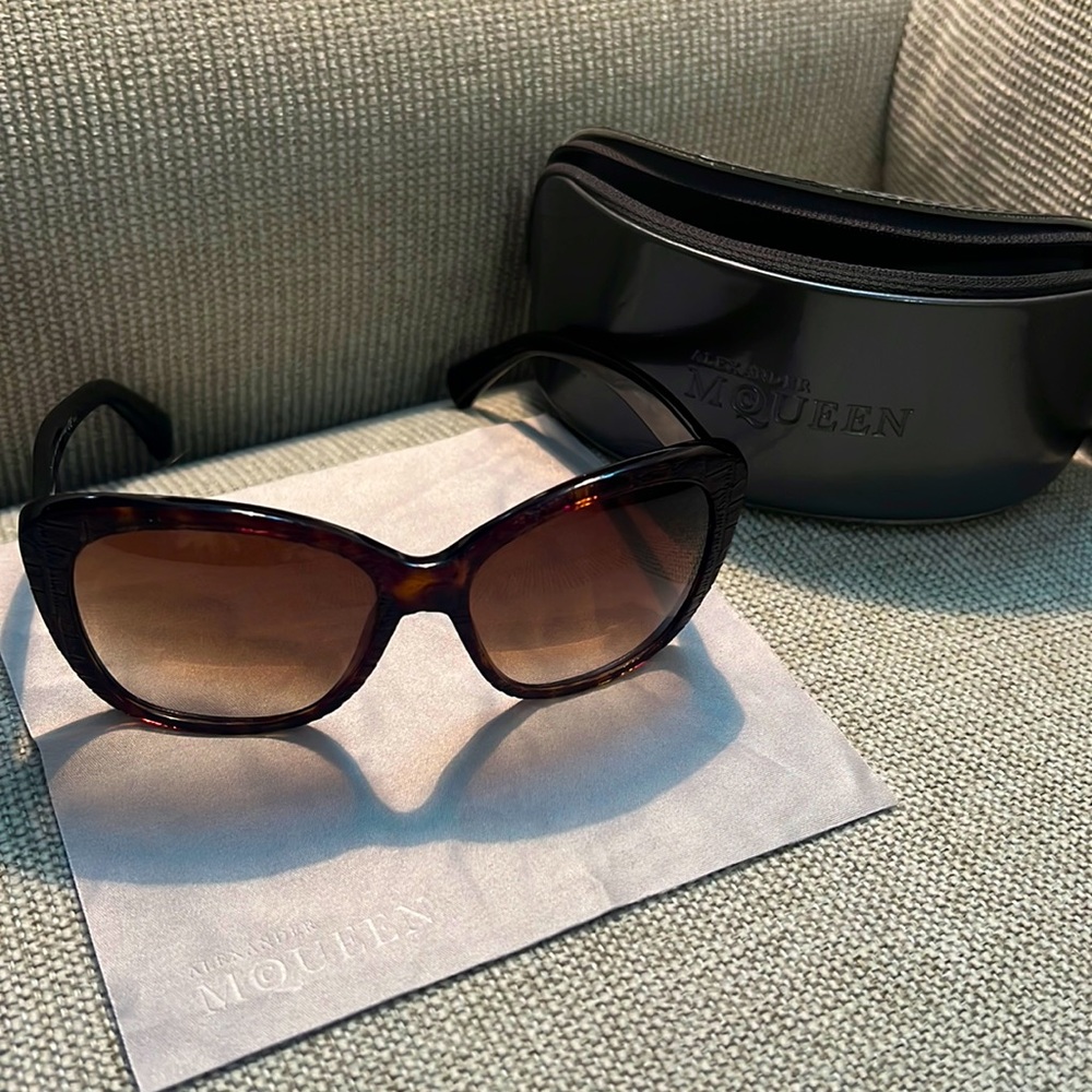 Authentic Women’s Alexander McQueen AMQ 4193/S Sunglasses
